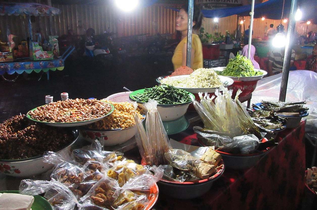Aventura Nocturna entre Sabores: Explorando los Deliciosos Bocados de los Mercados Nocturnos en Ubud