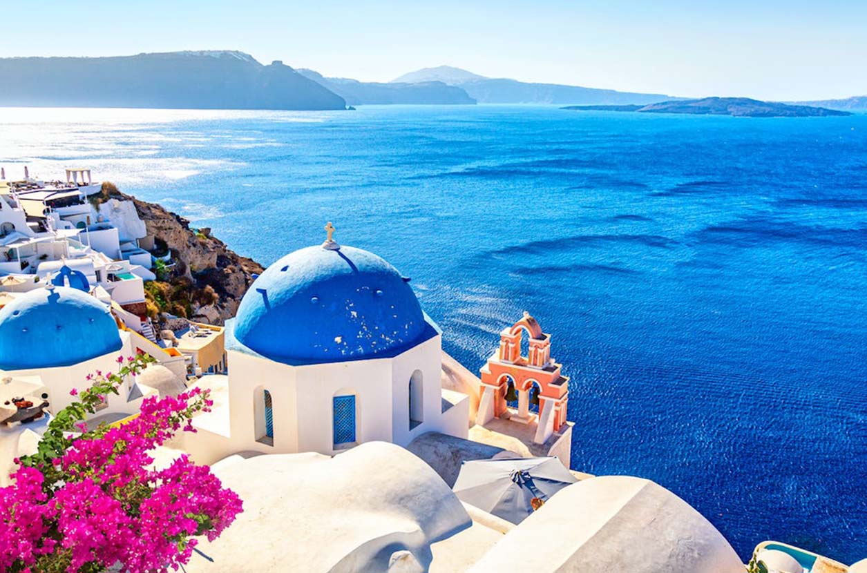 Travesía Romántica: Guía para un Escape de Ensueño en Santorini