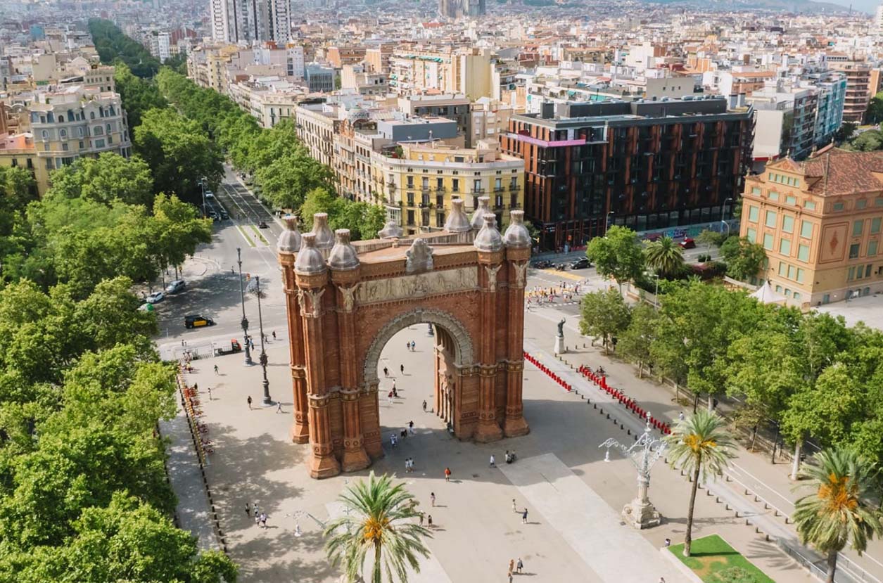 Vuelos a Barcelona: Tu Puerta de Entrada a la Magia Catalana