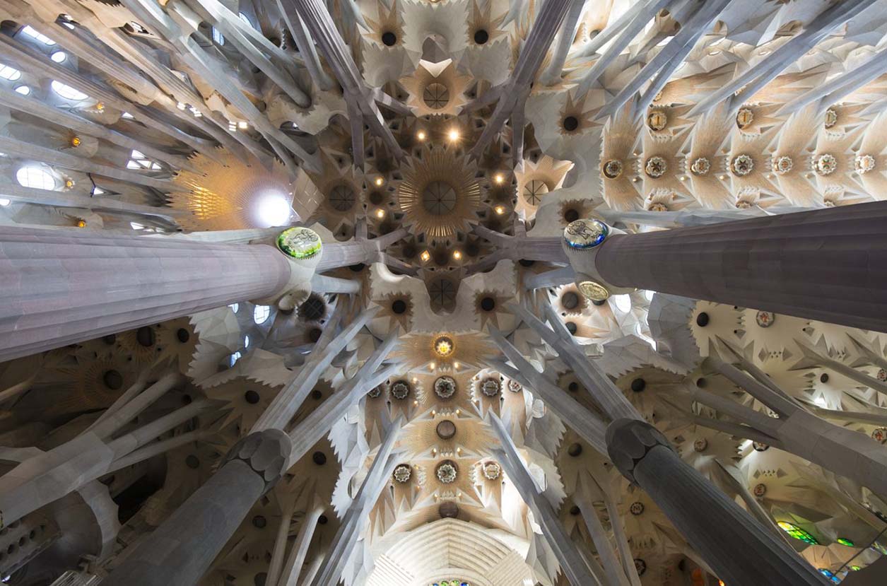 Explora los Destinos Más Fascinantes de Barcelona: Una Odisea Inolvidable